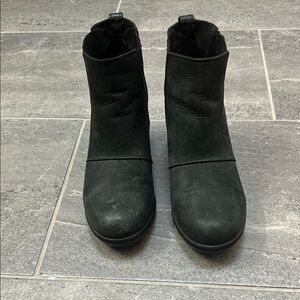 Sorel Black Ankle Boots Sleek Design